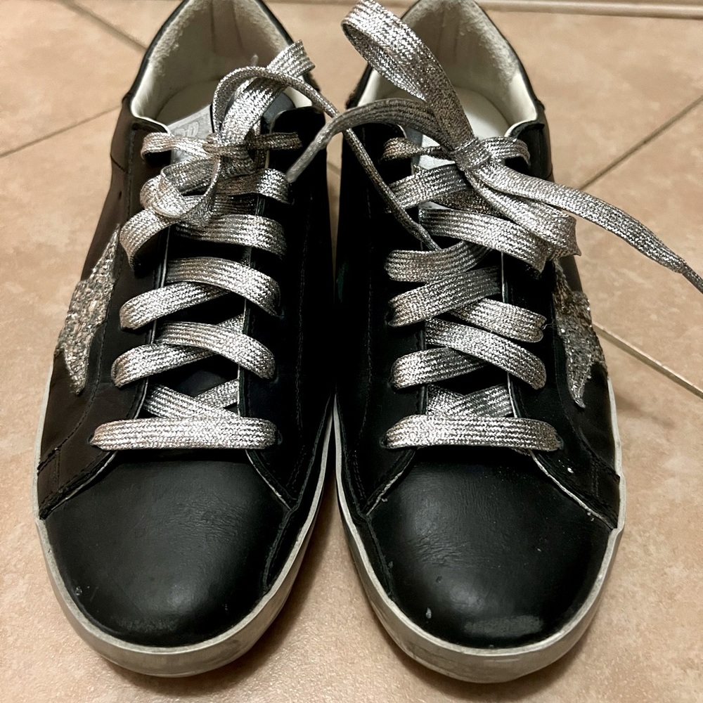 Golden Goose PRIVATE/EDT
Superstar Sneakers
Size 38